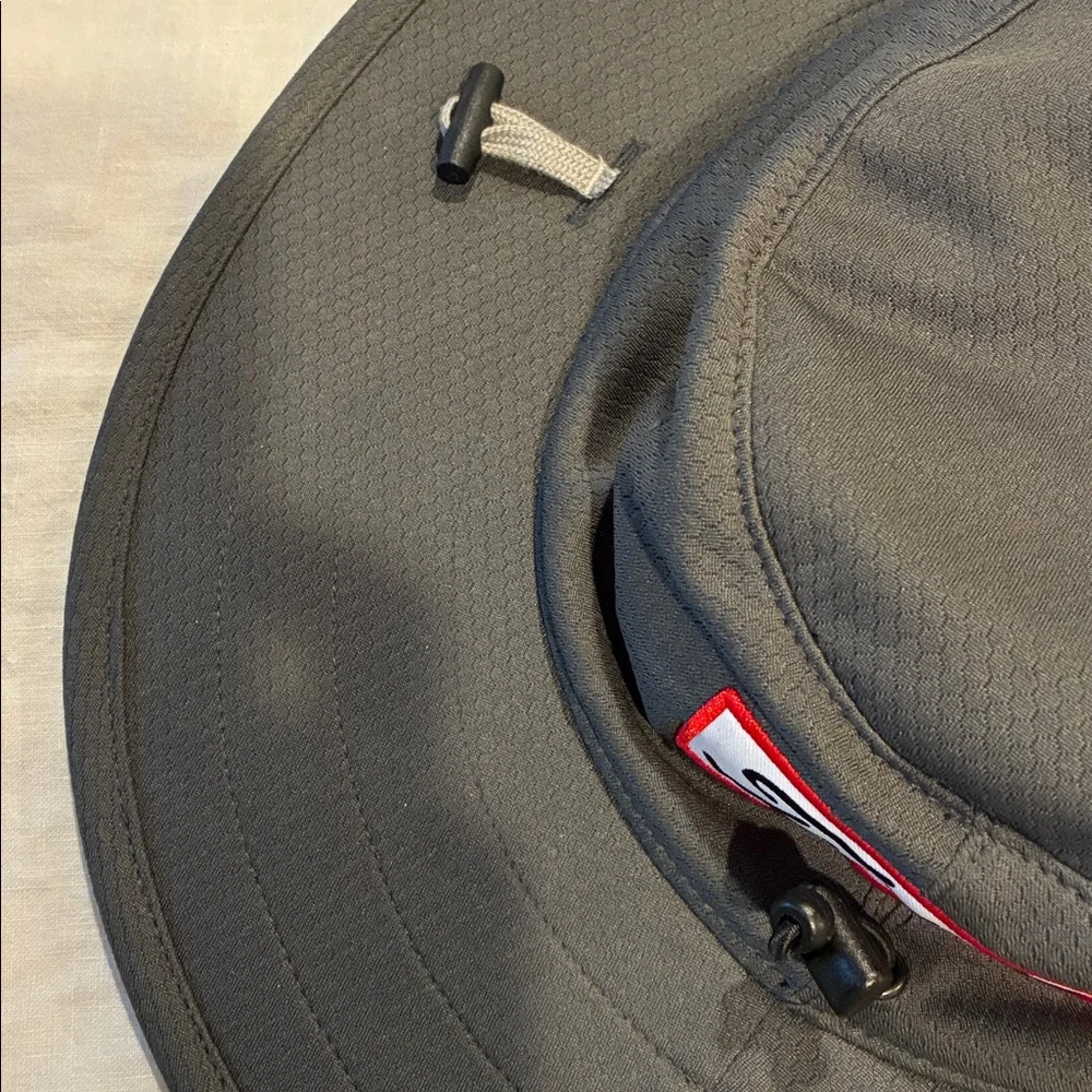 Titleist FJ Aussie golf hat, adjustable head and chin straps. - Picture 6 of 9